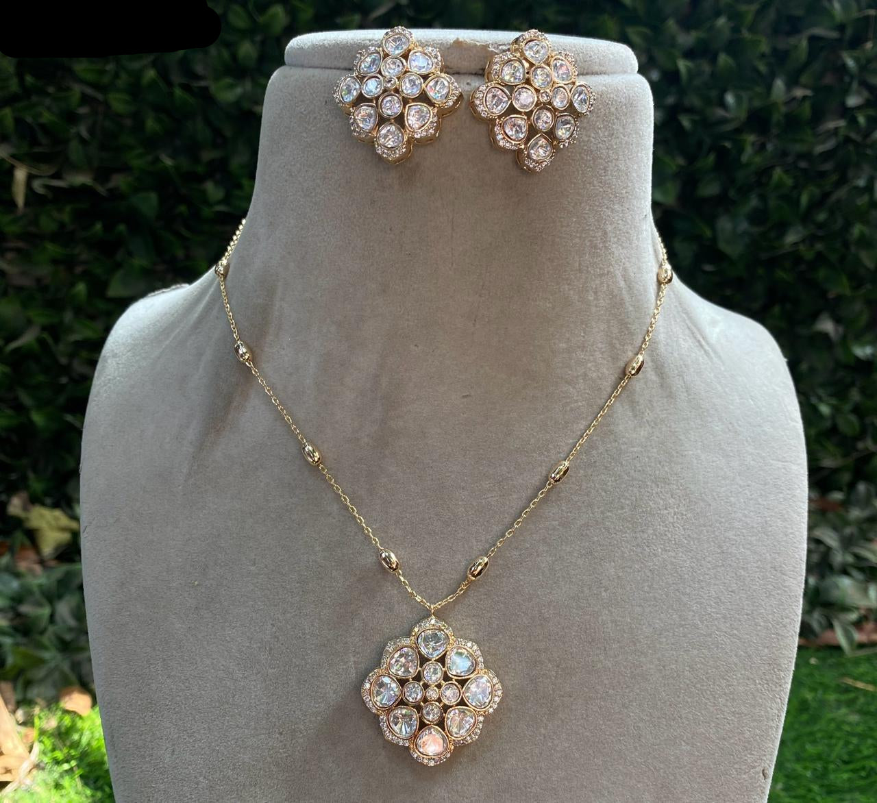 Light Weight Necklace Set