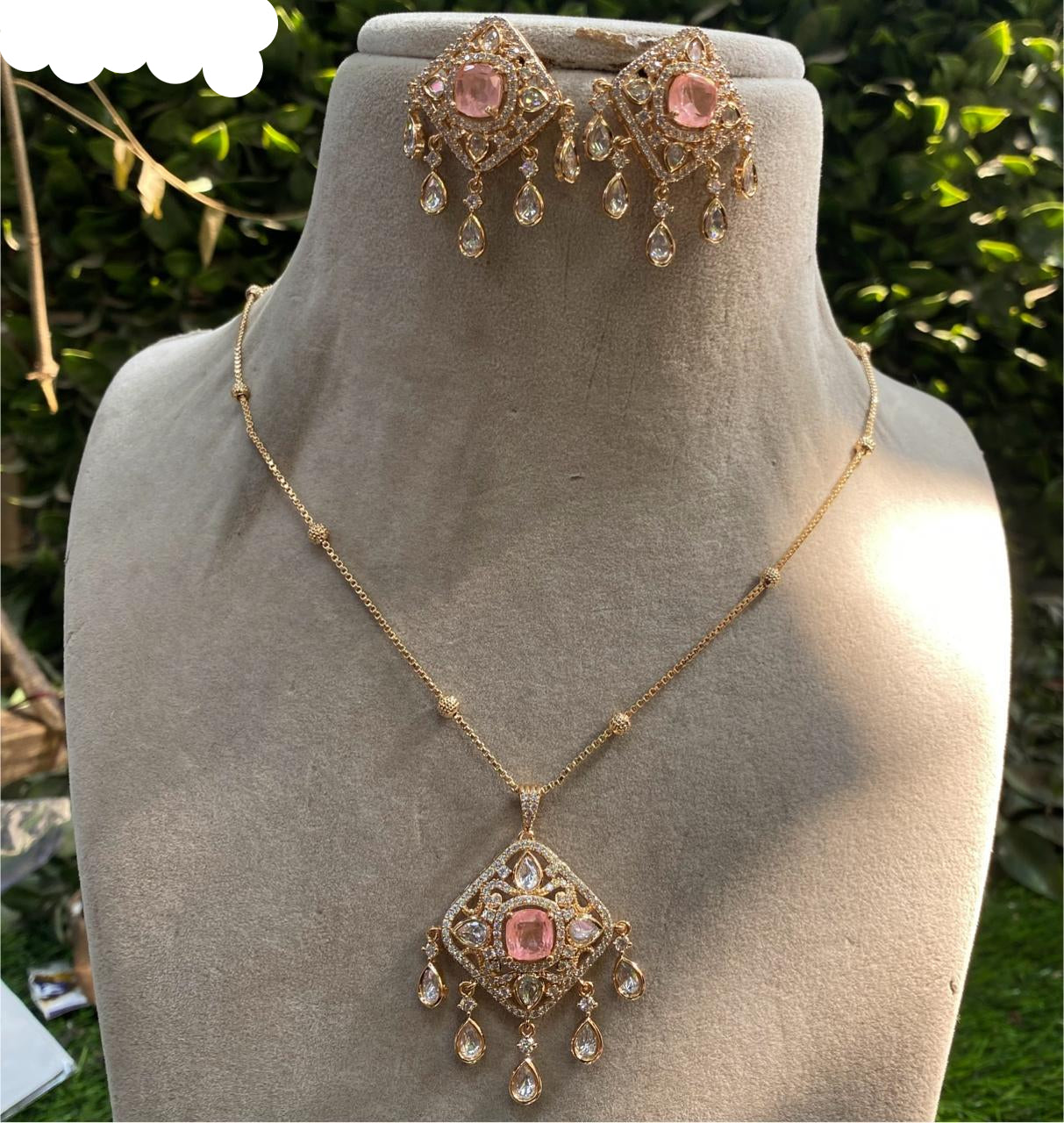 Light Weight Necklace Set